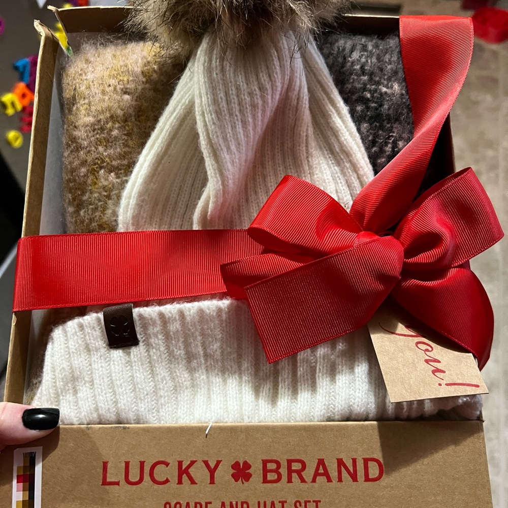 Lucky Brand Hat and Scarf set, multicolored